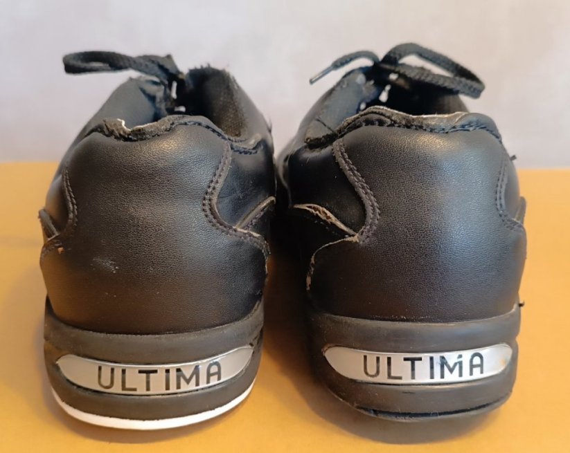 Ultima Extreme curling shoes